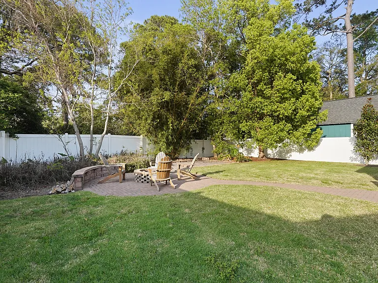 15 Government Rd — Photo 38