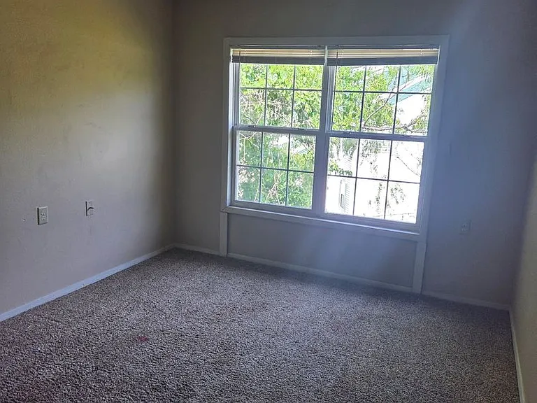 Douglas Apartments - 400 Judy Street - Heart of Branson — Photo 4