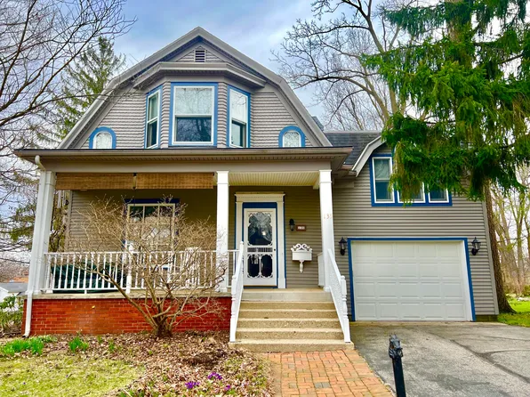 135 Budlong St, Hillsdale, MI 49242