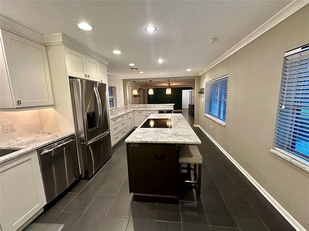 3 bed, 2.5 bath, 2143 sqft, $4,000 — Photo 4