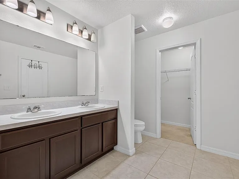 1097 Augustus Dr — Photo 19