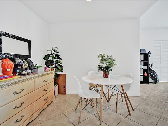 5th image of 300 S Biscayne Blvd #T-1405