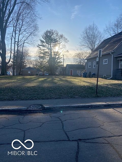 2nd image of 4625 Rookwood Ave