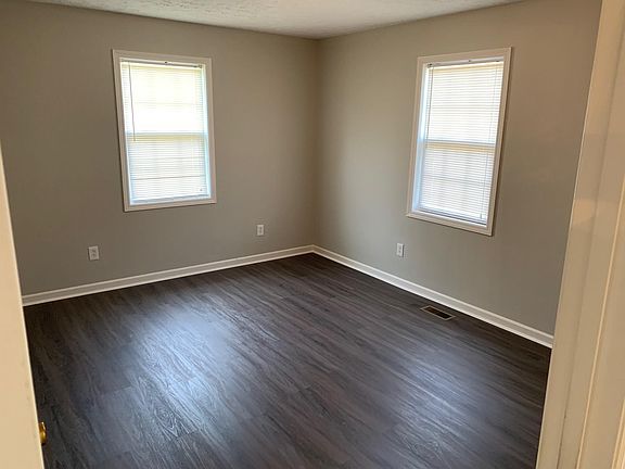 5th image of 50 Woods Edge Ct