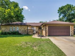 4913 Emerald Lake Dr, Fort Worth, TX 76103