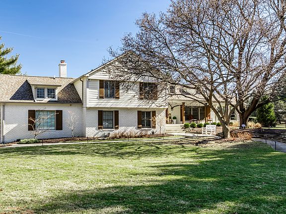 3rd image of 1522 Woodlake Ct