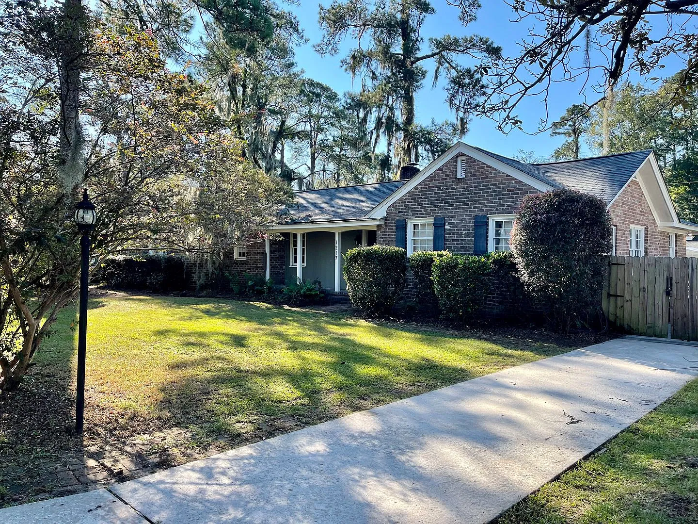 1217 Brightwood Drive Savannah, GA 31406 — Photo 2