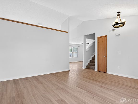3rd image of 2374 Patterson Ln W