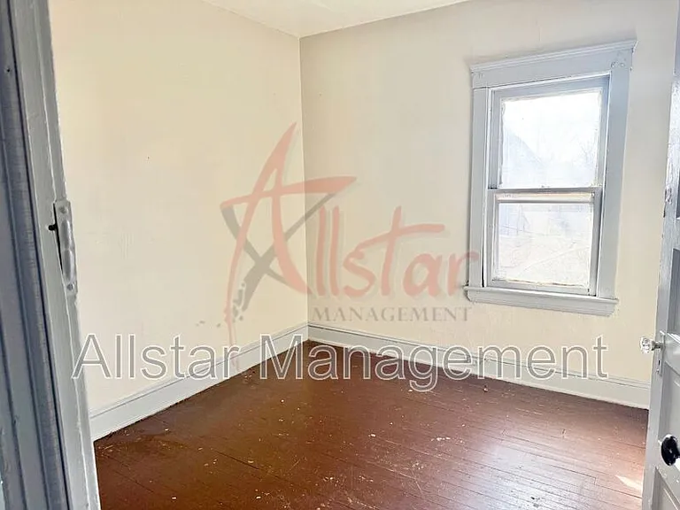 1374 E 94th St — Photo 10