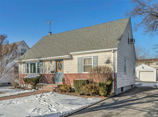 50 Rhodes Dr, New Hyde Park, NY 11040