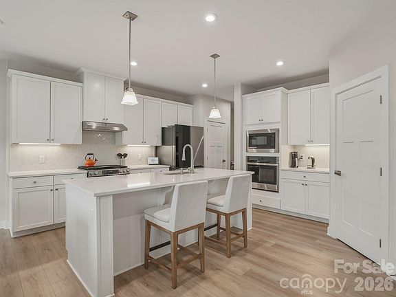 3rd image of 1821 Meredith Pl