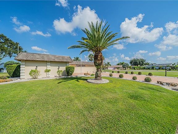 3rd image of 715 Sahara Dr