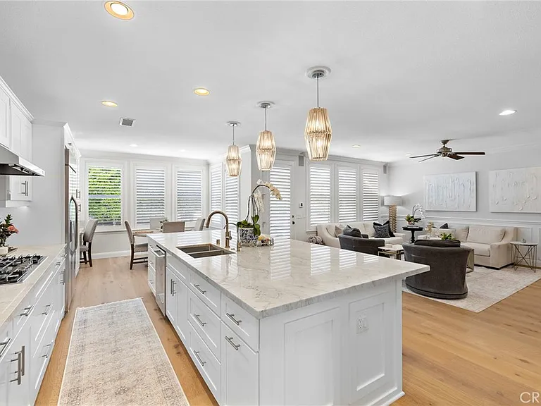 8 Victoria Ln — Photo 1