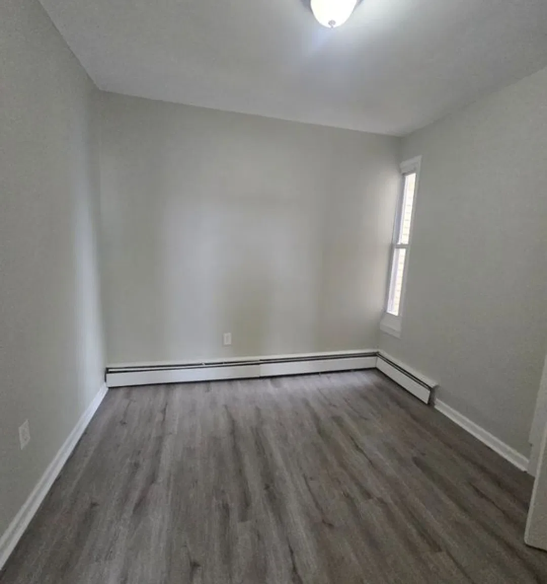 3 bed, $2,095 — Photo 2