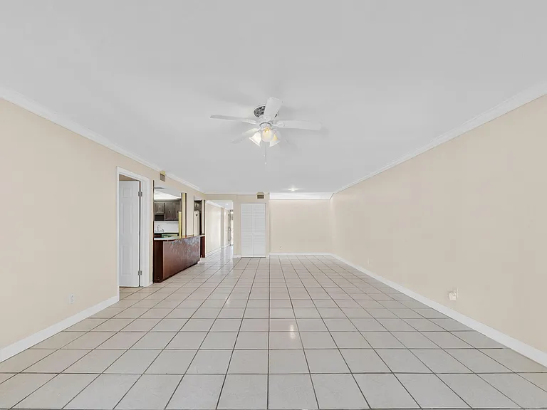 221 NW 43rd Pl — Photo 40