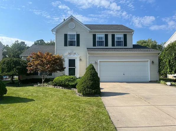 207 Holiday Ln, Hamburg, NY 14075