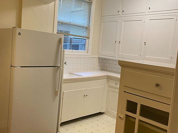 5th image of 2120 Larkin St #104