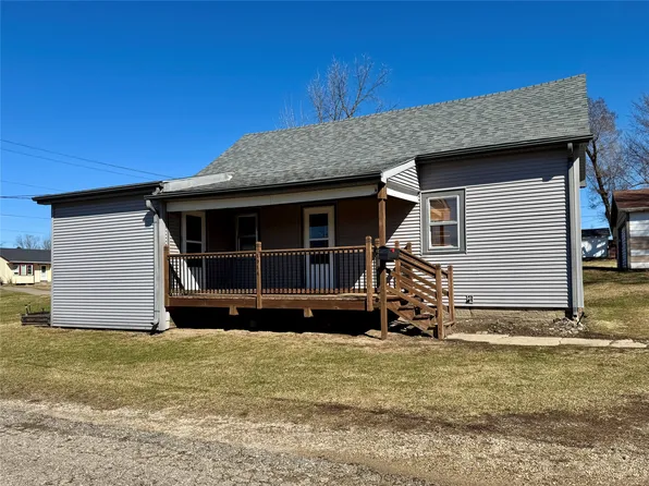 1914 Summit St, Marshalltown, IA 50158