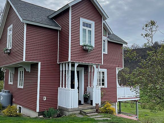 2nd image of 642 Morris Rd