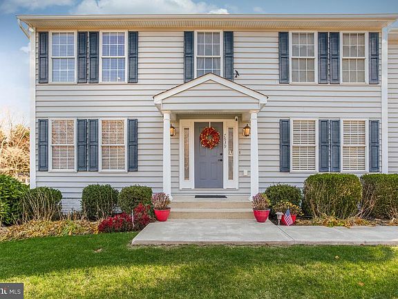 3rd image of 7639 Jeannine Ave