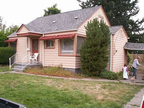 1st image of 1713 3rd Ave NW