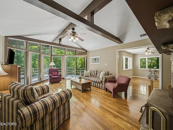 4th image of 258 Stott Ln