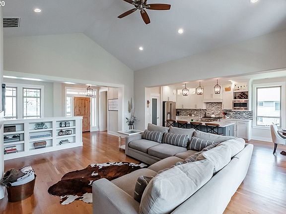 5th image of 1764 Ptarmigan St NW