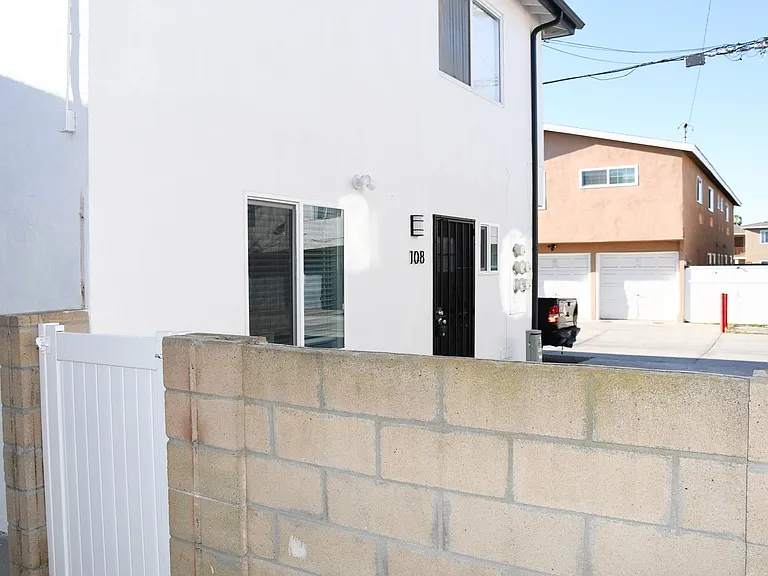 994 Valencia St — Photo 33