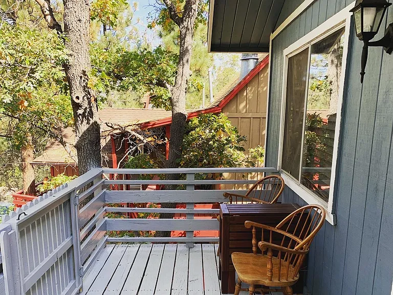 329 Vista Ln — Photo 3