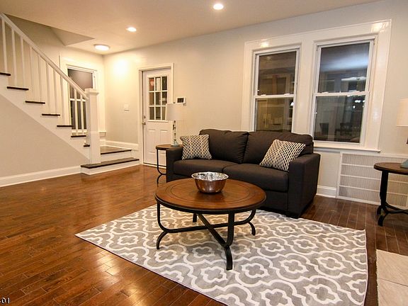 2nd image of 121 Underwood St