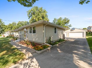 3021 Bel Aire Rd, Des Moines, IA 50310