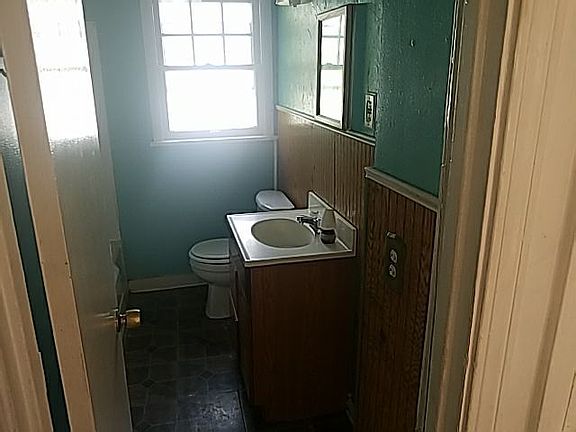 3rd image of 232 Jackson Ave