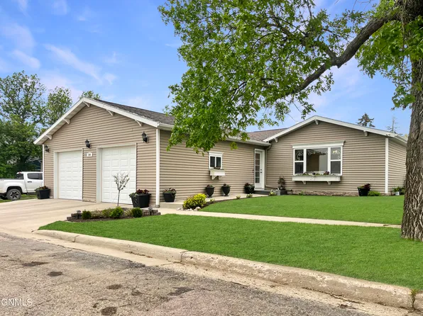 209 S Dakota St, Tioga, ND 58852
