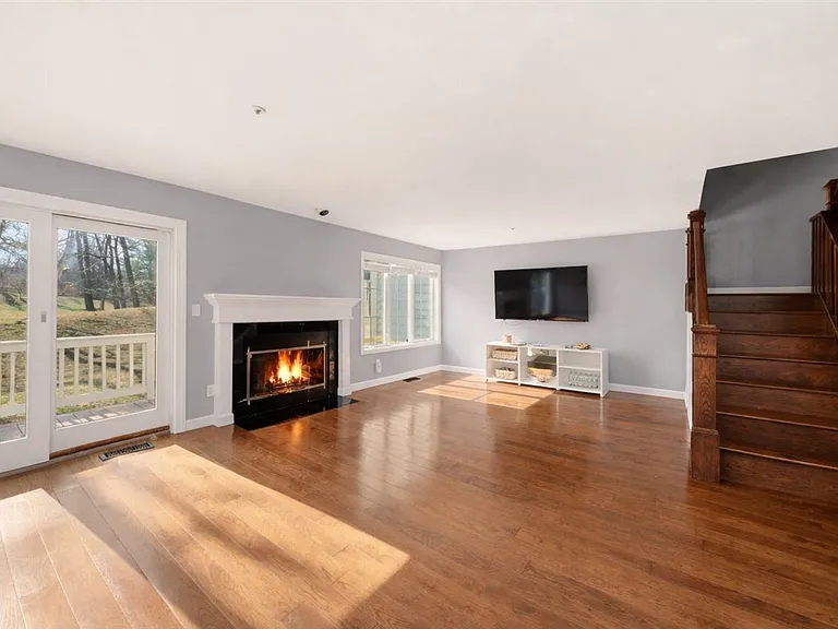 42 Clarewood Dr — Photo 4
