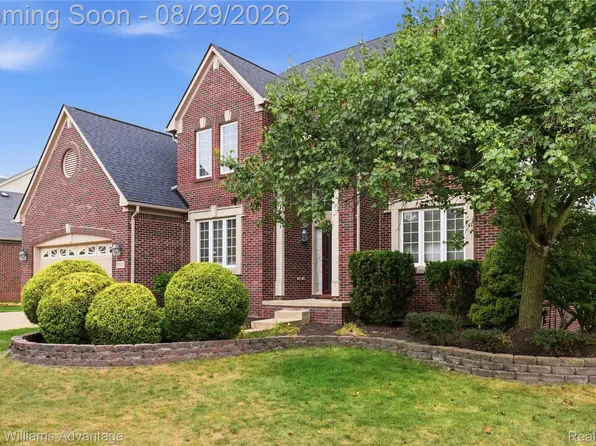 17012 Algonquin Dr, Northville, MI 48168