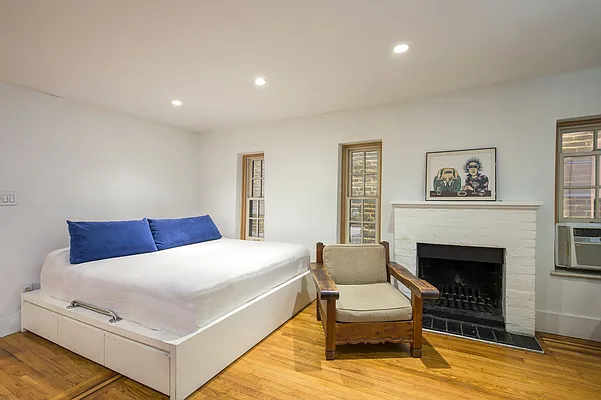 Sold by Compass | media 3