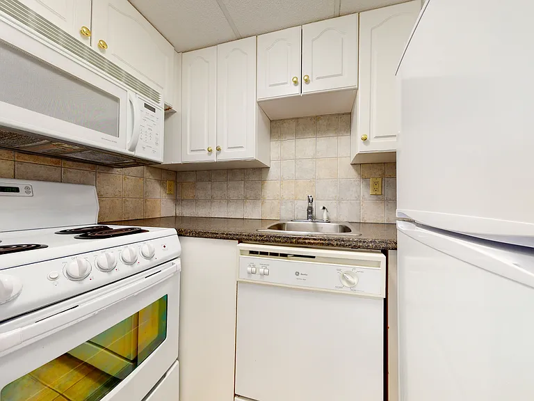 341 Maclaren St — Photo 31