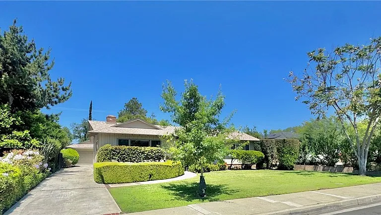 509 California Dr — Photo 2