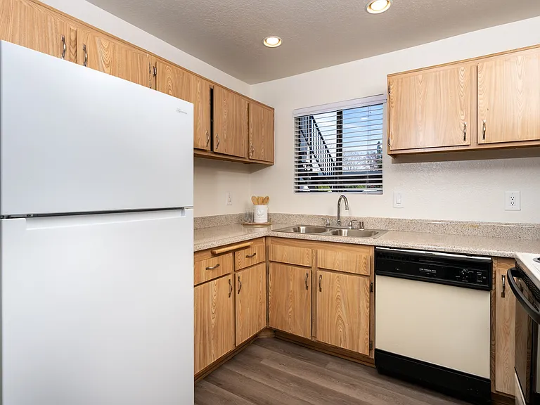Woodbend Apartments — Photo 51