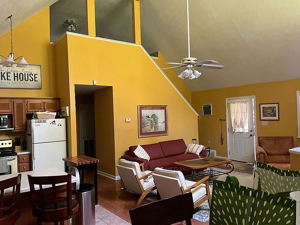 2nd image of 405 Murray Ln