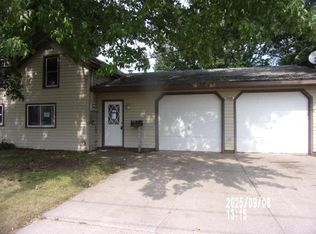 113 4th St SW, Melrose, MN 56352