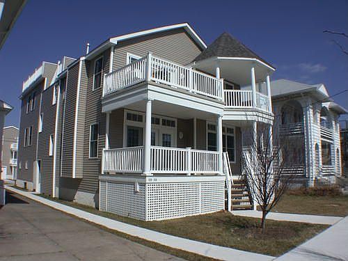 4th image of 1130 Wesley Ave