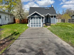 242 River Meadow Dr, Rochester, NY 14623