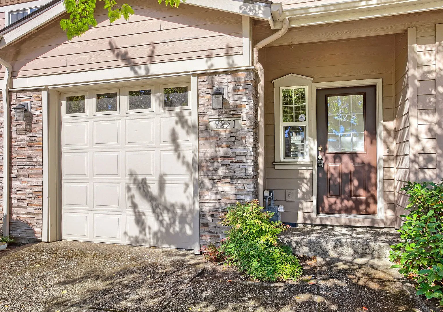 Liberty Oaks | 3 Bedrooms | 2.5 Bathrooms | Attached Garage — Photo 1