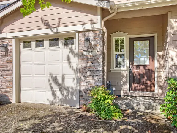 9251 SW Tanoak Ln, Tualatin, OR 97062