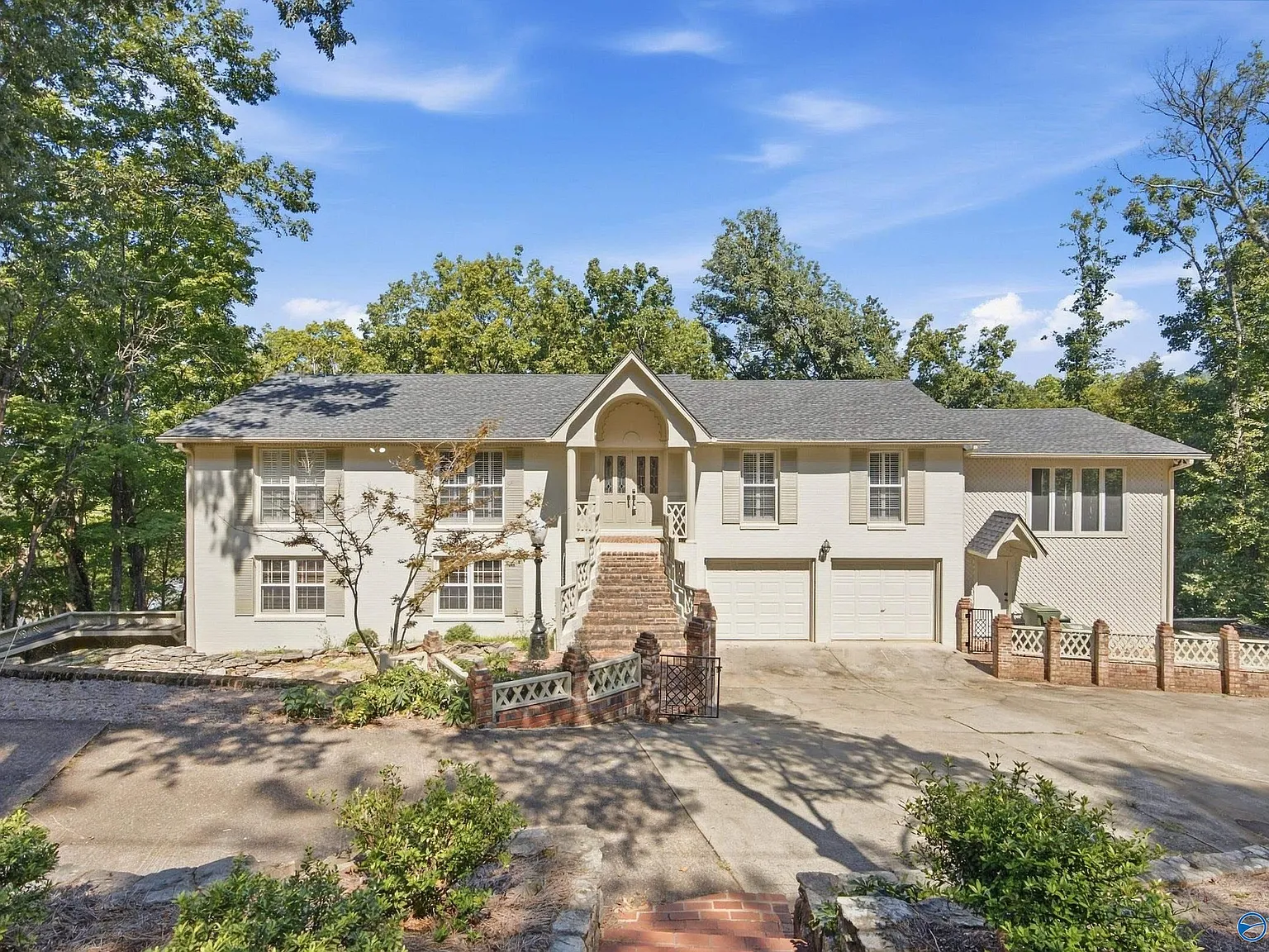 5 bed, 3.5 bath, 4028 sqft, $3,795 — Photo 1