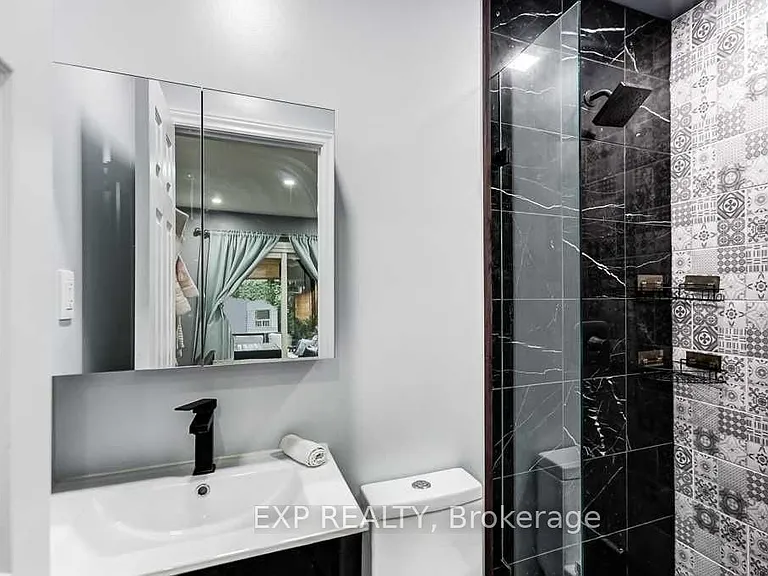 72 Billington Cres #UPPER — Photo 16
