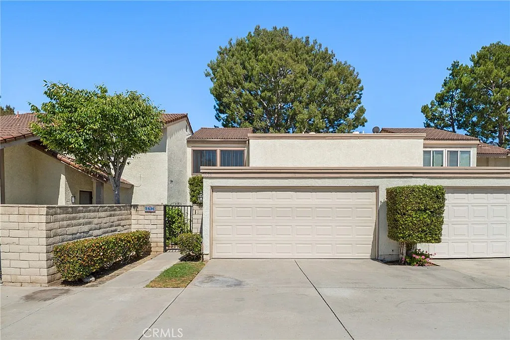 3 bed, 2.5 bath, 1646 sqft, $4,200 — Photo 2