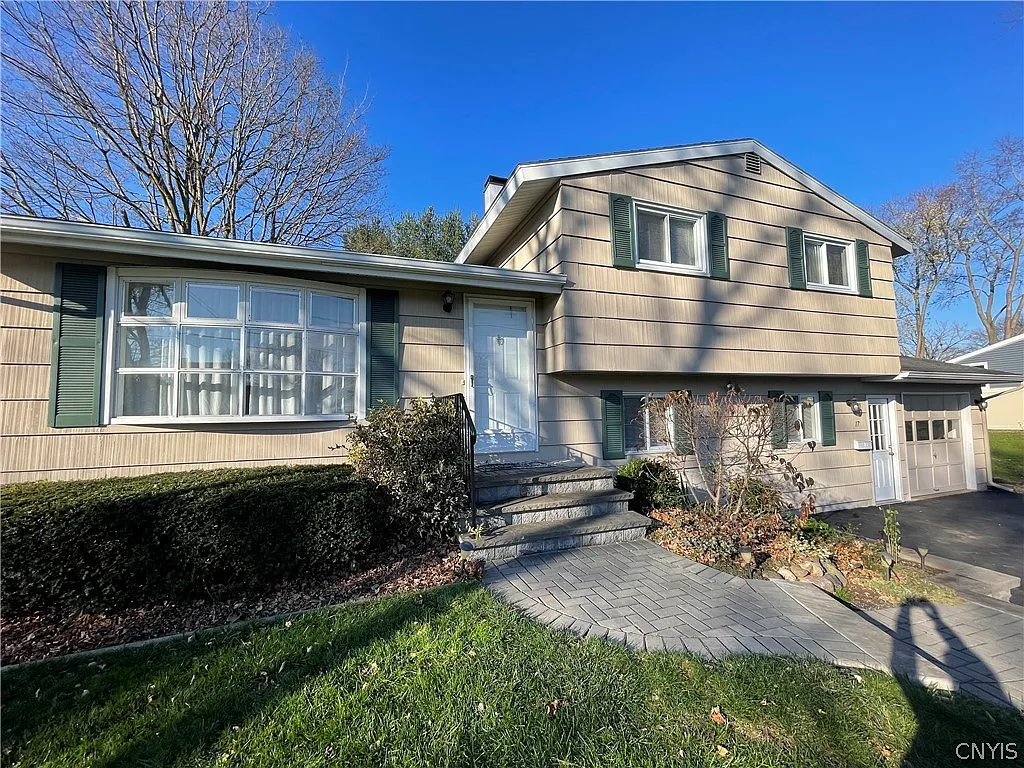 3 bed, 1.5 bath, 1476 sqft, $2,400 — Photo 3