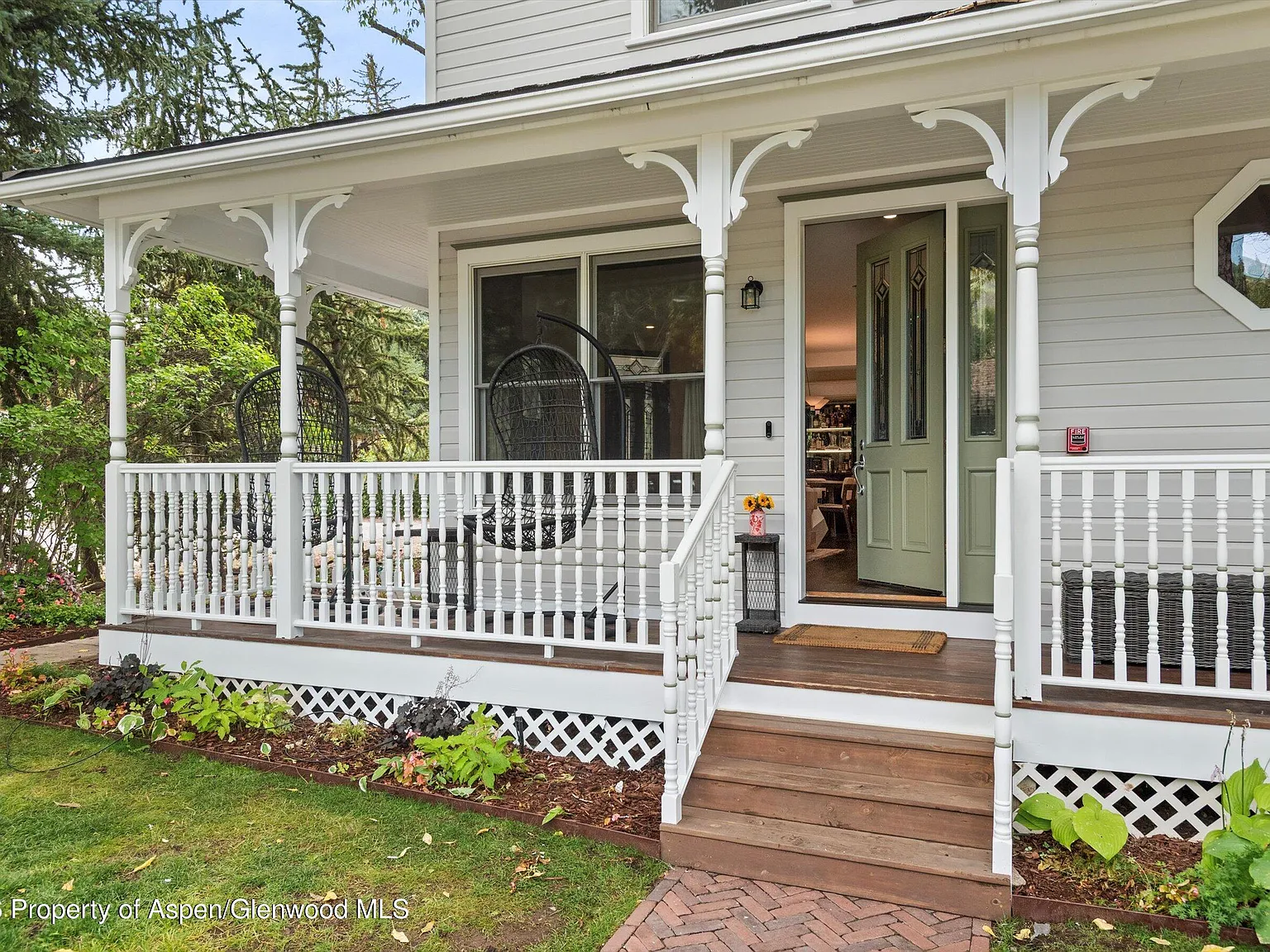 3 bed, 2.5 bath, 1868 sqft, $40,000 — Photo 2